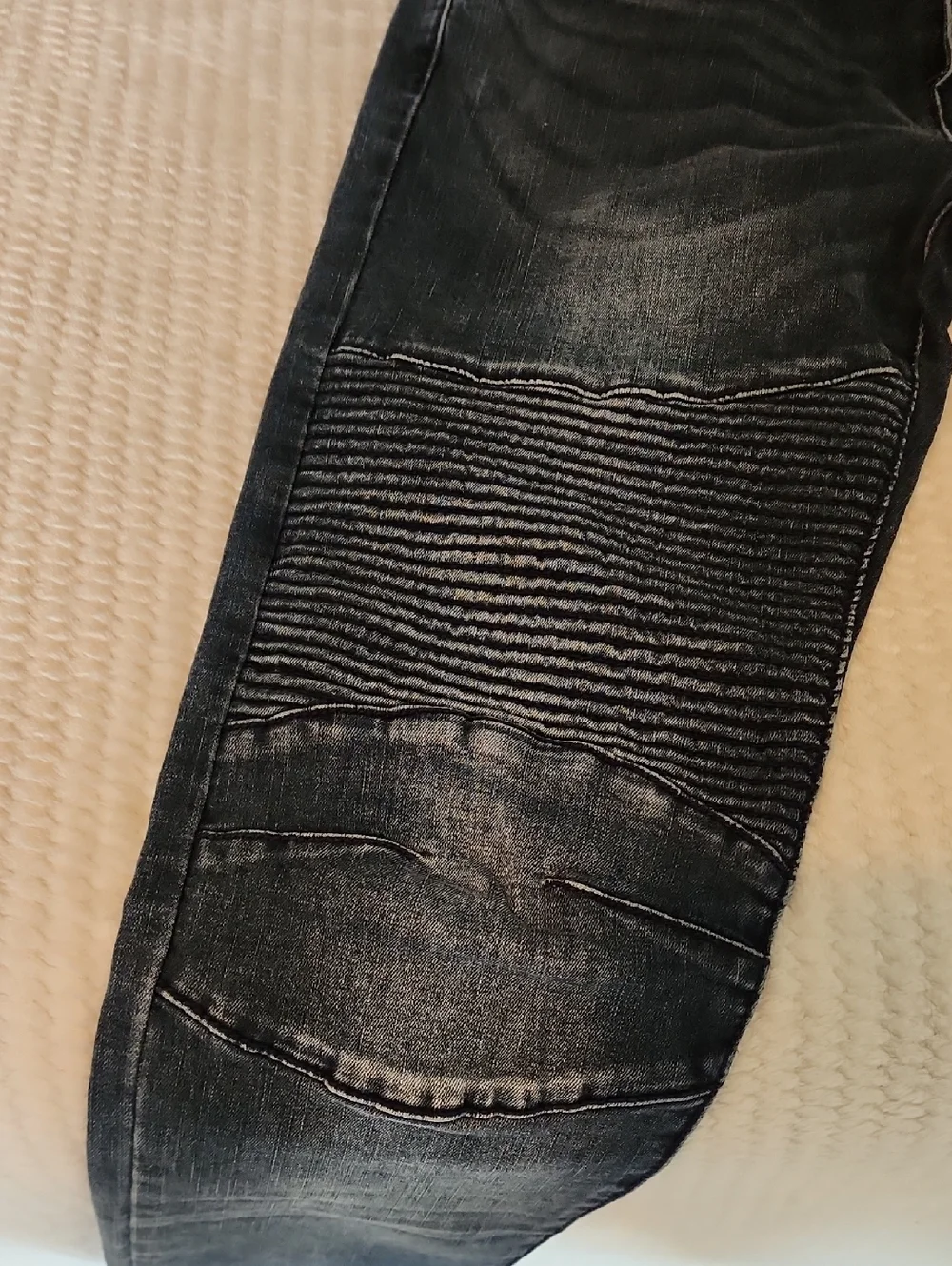 Guess Modern Skinny Avalon Fit  Dark Wash Brand New